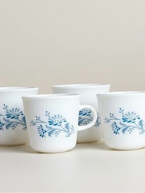 Vintage Corning Corelle Blue & White Colonial Mist Milk Glass Mugs Set of 4